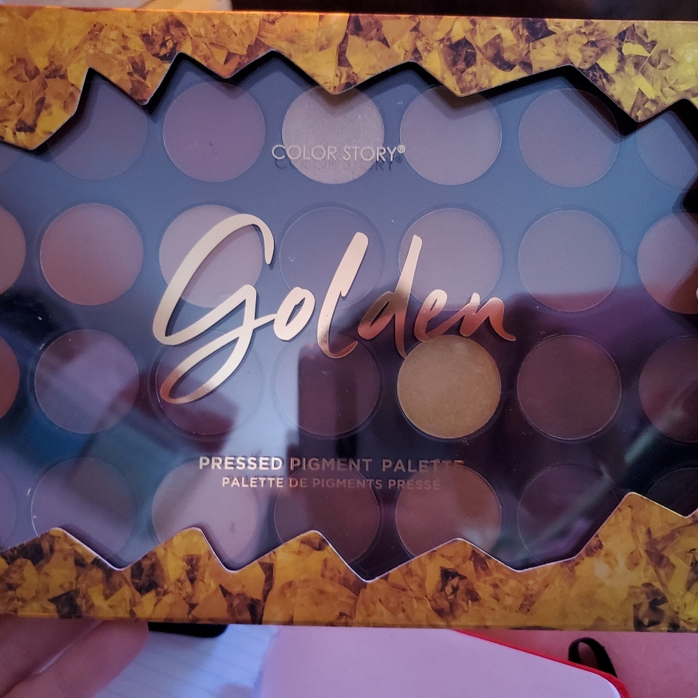 GOLDEN* Eye Shadow Pallet, Brand New